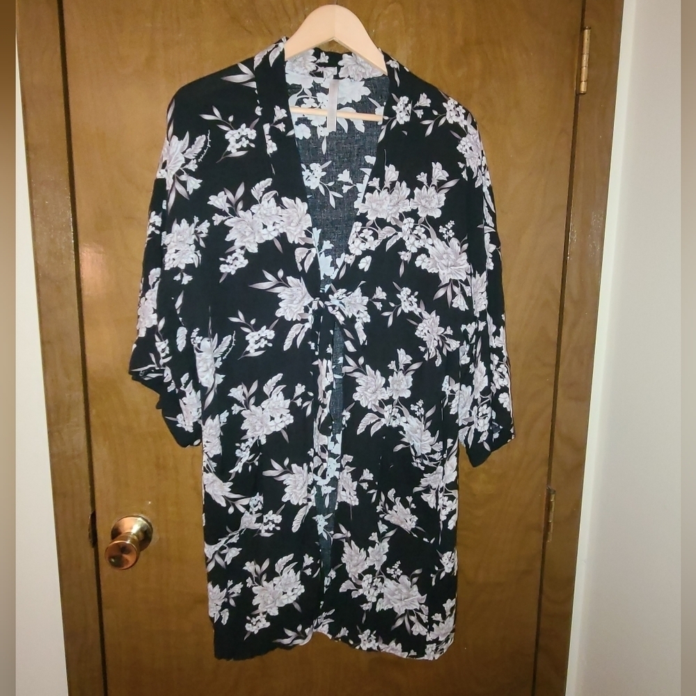 Spiritual Gangster  Maya Black Floral Kimono Robe o/s
